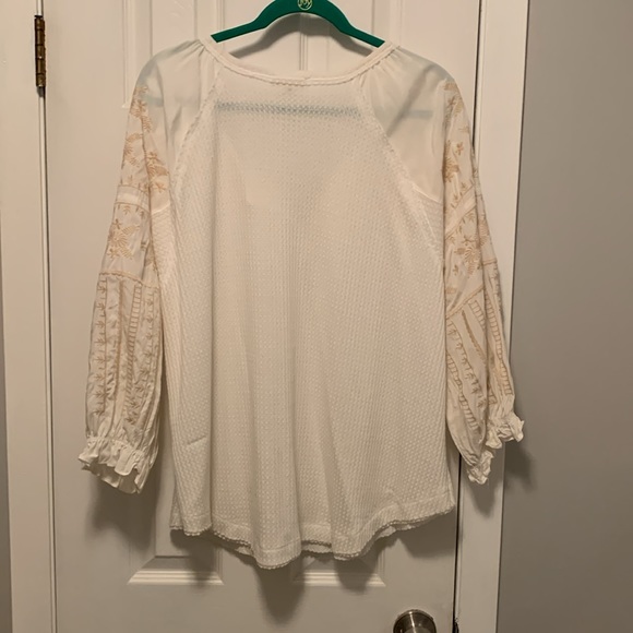 Like new women’s size, large cream, colored top with embroidery on the sleeves - Picture 5 of 5